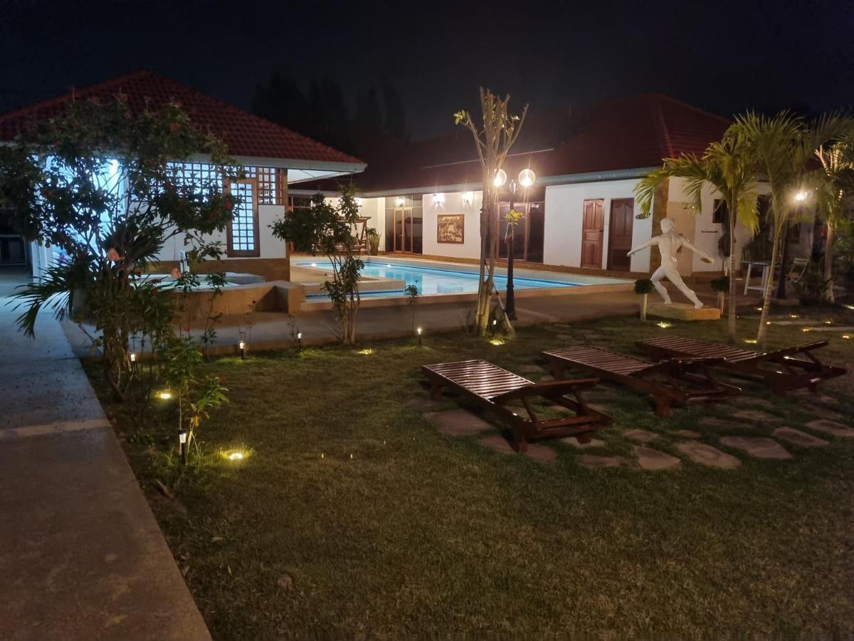 Meyers Hua Hin Hotel Exterior foto