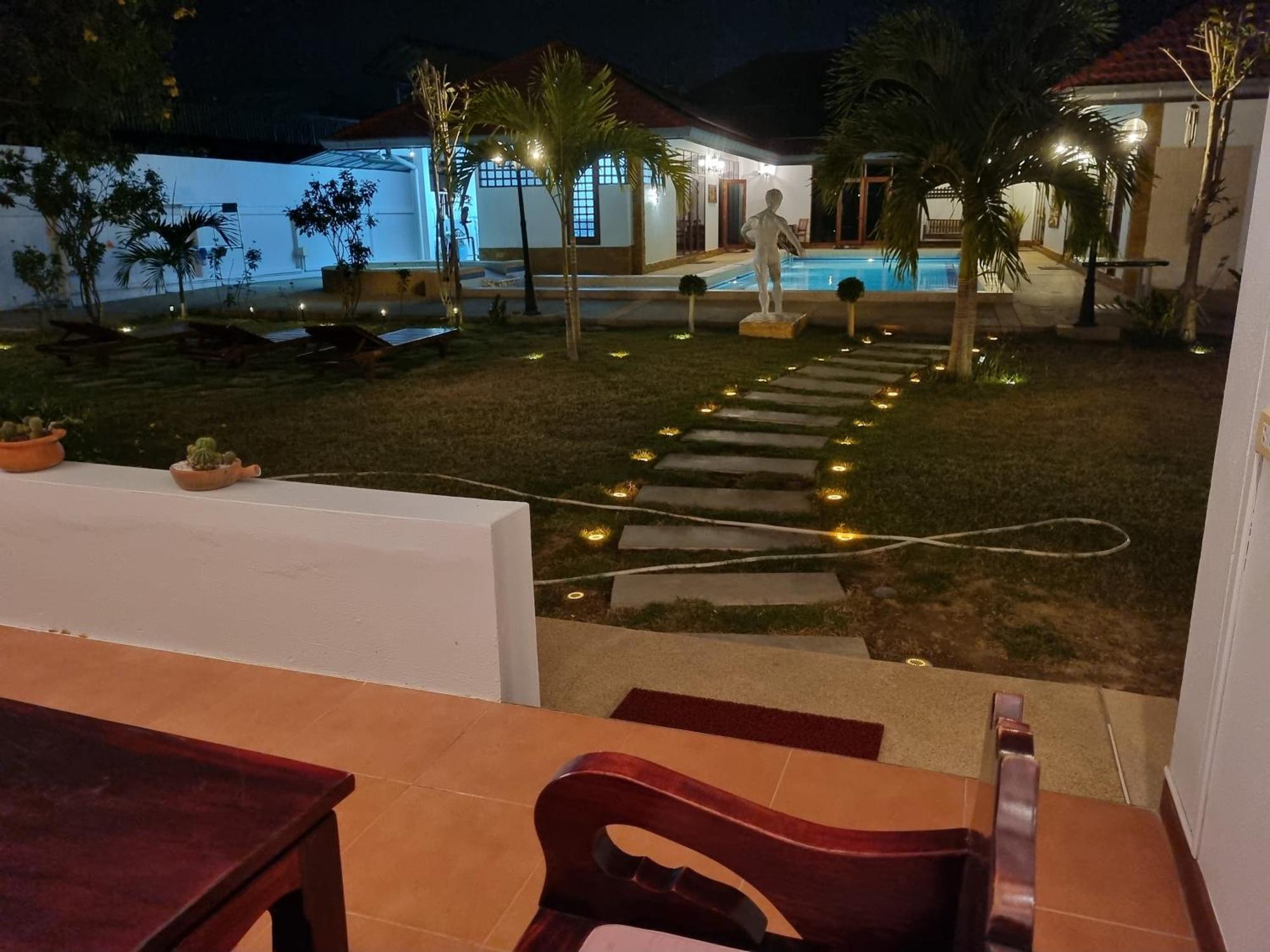 Meyers Hua Hin Hotel Exterior foto
